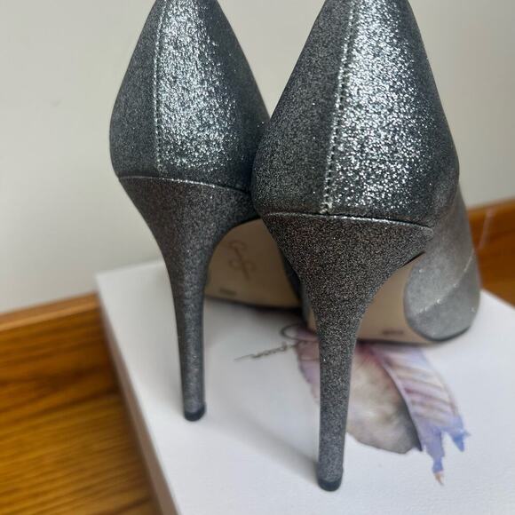 Jessica Simpson Silver Metallic Size 8.5 Pumps - Picture 3 of 7